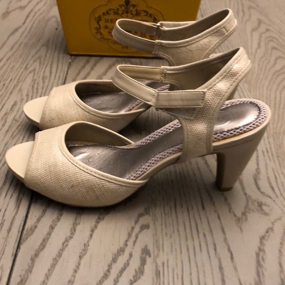 Sandals - Picture 2 of 6